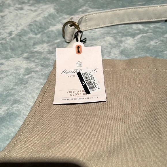 NWT Hearth & Hand kids Gardening Apron & Glove Set - Picture 3 of 5